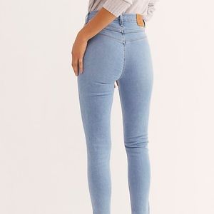 Levi’s mile high skinny size 28